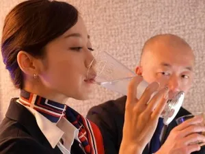 Bố đi làm ăn dài hạn, con trai ở nhà biết má thiếu thốn nên đã …