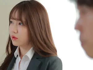 Chị cùng cha khác mẹ và tôi ở nhà một mình sau khi đã mong muốn có nhau từ lâu